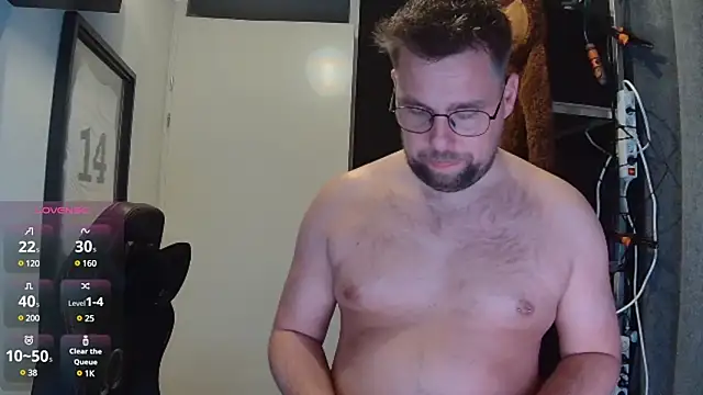 Snapshot of justinitt chatting on 02.10.25 justinitt online show from 02.10.25