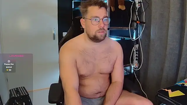 Snapshot of justinitt chatting on 02.11.25 justinitt online show from 02.11.25