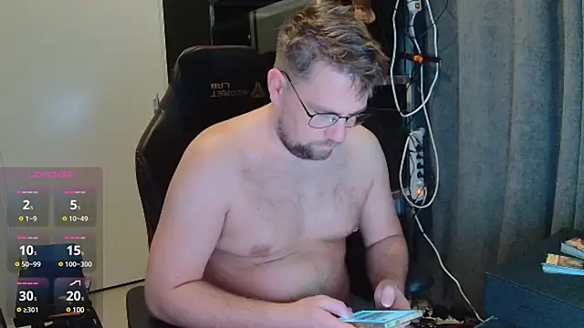 Snapshot of justinitt chatting on 02.12.25 justinitt online show from 02.12.25