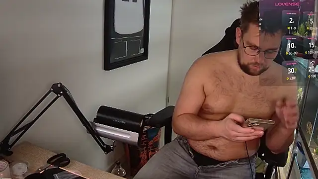 Snapshot of justinitt chatting on 03.01.25 justinitt online show from 03.01.25