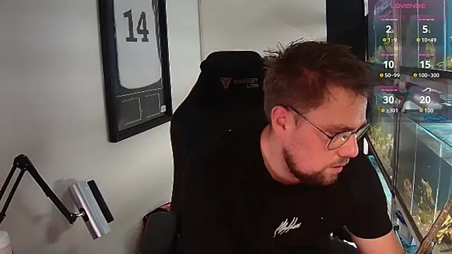 Snapshot of justinitt chatting on 03.01.25 justinitt online show from 03.01.25