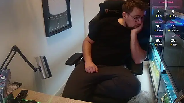 Snapshot of justinitt chatting on 03.03.25 justinitt online show from 03.03.25