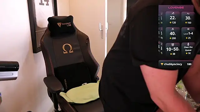 Snapshot of justinitt chatting on 03.03.25 justinitt online show from 03.03.25