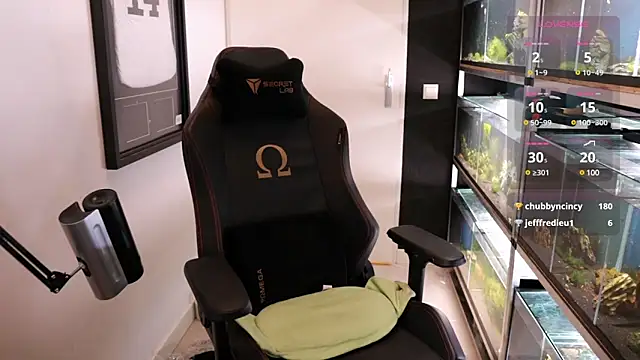 Snapshot of justinitt chatting on 03.03.25 justinitt online show from 03.03.25