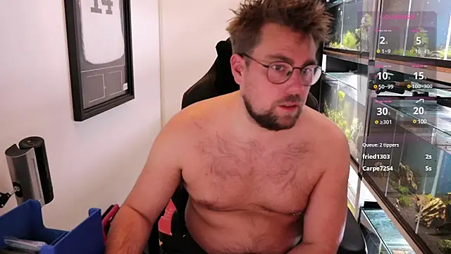 Snapshot of justinitt chatting on 03.04.25 justinitt online show from 03.04.25