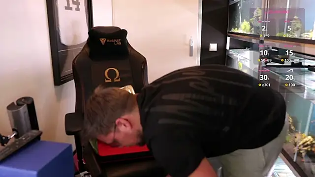 Snapshot of justinitt chatting on 03.04.25 justinitt online show from 03.04.25