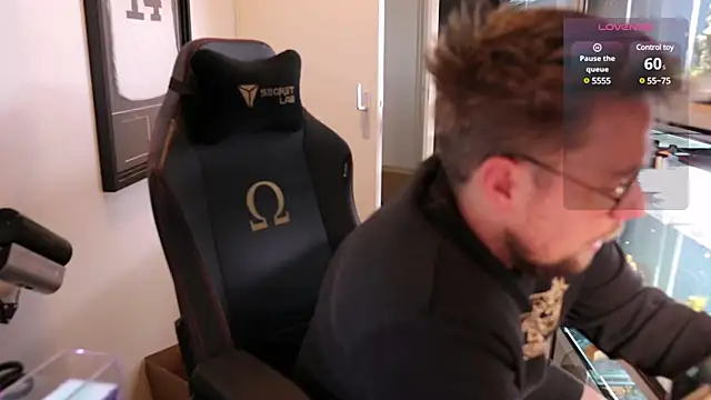 Snapshot of justinitt chatting on 03.07.25 justinitt online show from 03.07.25