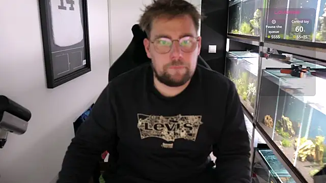 Snapshot of justinitt chatting on 03.07.25 justinitt online show from 03.07.25