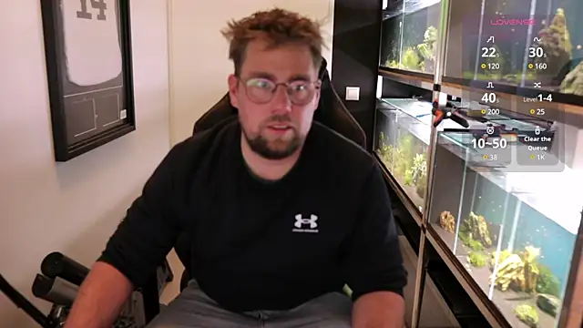 Snapshot of justinitt chatting on 03.11.25 justinitt online show from 03.11.25