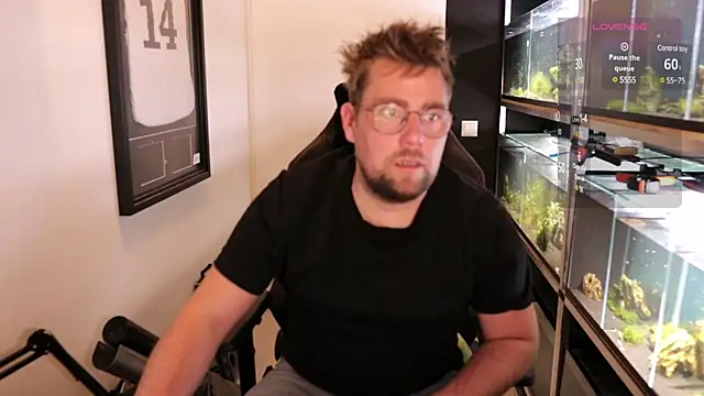 Snapshot of justinitt chatting on 03.12.25 justinitt online show from 03.12.25