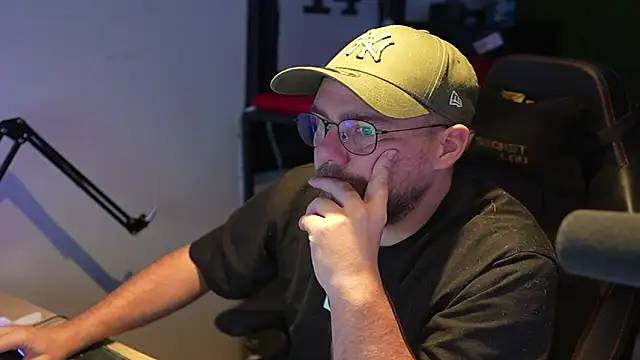 Snapshot of justinitt chatting on 09.09.25 justinitt online show from 09.09.25