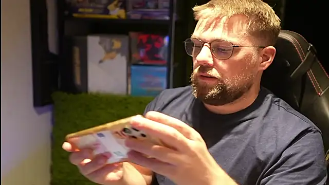 Snapshot of justinitt chatting on 09.15.25 justinitt online show from 09.15.25