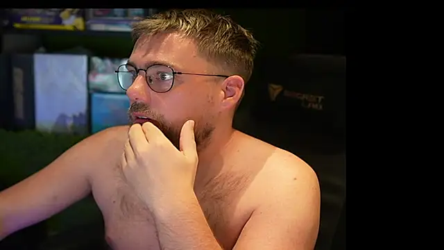 Snapshot of justinitt chatting on 09.18.25 justinitt online show from 09.18.25