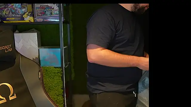 Snapshot of justinitt chatting on 09.19.25 justinitt online show from 09.19.25