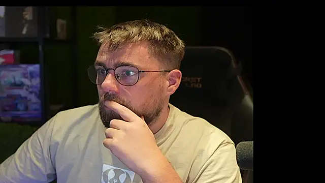 Snapshot of justinitt chatting on 09.20.25 justinitt online show from 09.20.25