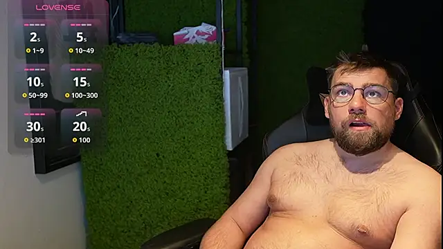 Snapshot of justinitt chatting on 09.23.25 justinitt online show from 09.23.25