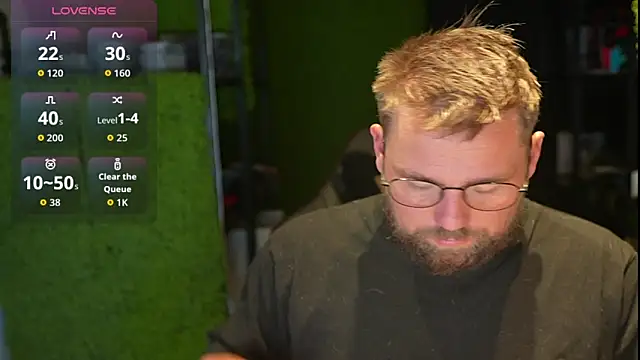 Snapshot of justinitt chatting on 10.02.25 justinitt online show from 10.02.25