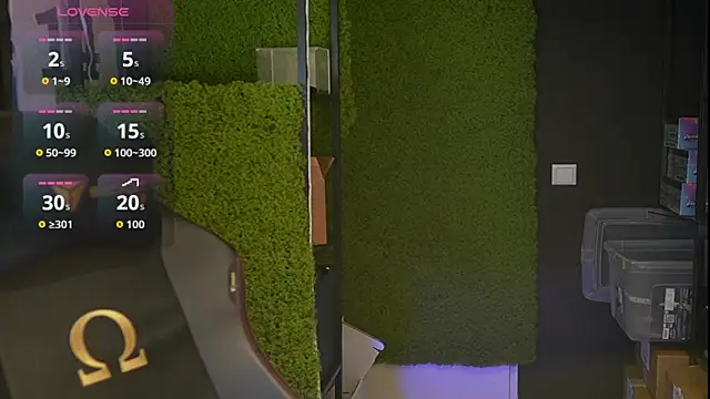 Snapshot of justinitt chatting on 10.08.25 justinitt online show from 10.08.25