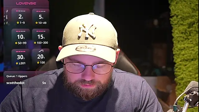 Snapshot of justinitt chatting on 10.11.25 justinitt online show from 10.11.25