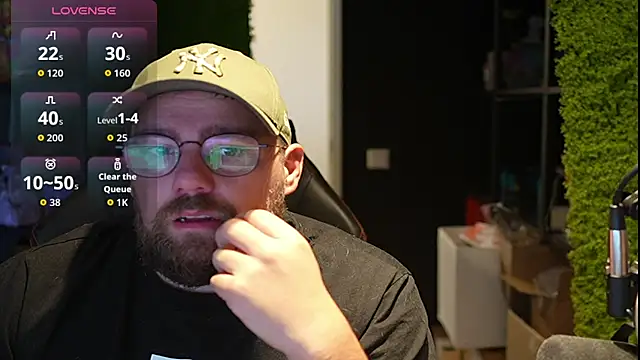 Snapshot of justinitt chatting on 10.12.25 justinitt online show from 10.12.25