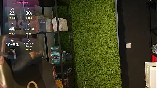 Snapshot of justinitt chatting on 10.17.25 justinitt online show from 10.17.25