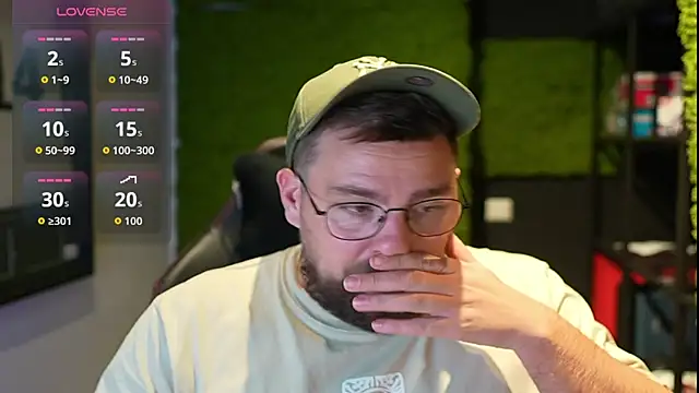 Snapshot of justinitt chatting on 10.20.25 justinitt online show from 10.20.25