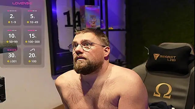 Snapshot of justinitt chatting on 11.03.25 justinitt online show from 11.03.25