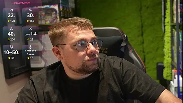 Snapshot of justinitt chatting on 11.21.25 justinitt online show from 11.21.25