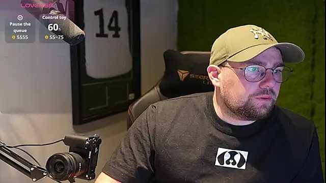 Snapshot of justinitt chatting on 11.25.25 justinitt online show from 11.25.25