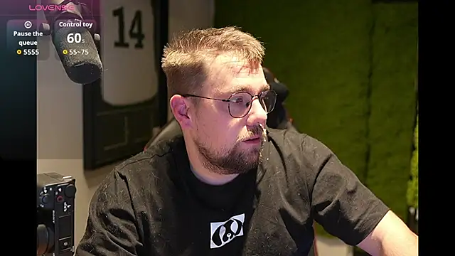 Snapshot of justinitt chatting on 11.29.25 justinitt online show from 11.29.25