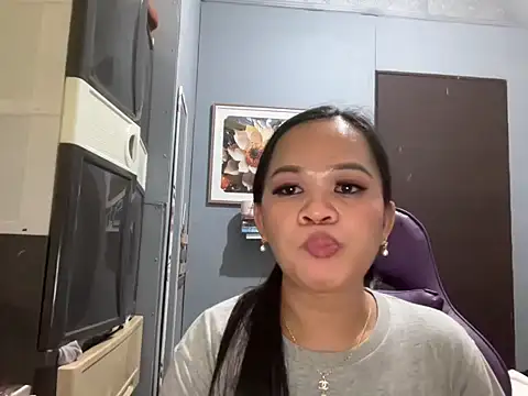 SophiaCourthaway online show from 11.06.25