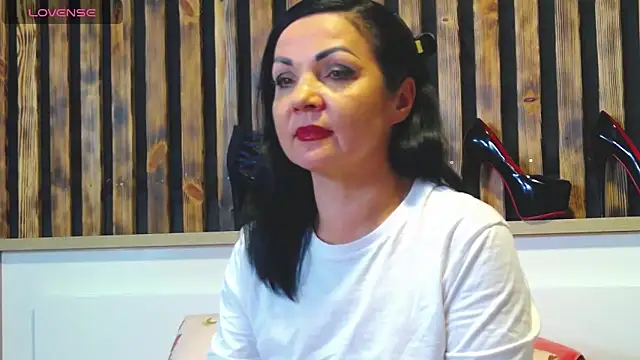 Snapshot of Tory_Lovi chatting on 12.20.25 Tory Lovi online show from 12.20.25