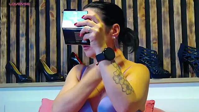 Tory Lovi online show from 04.23.26