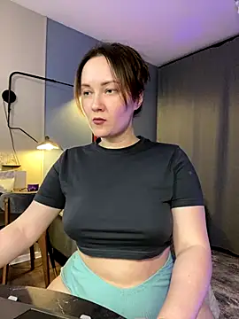 Snapshot of Kiss_My_Body chatting on 09.30.25 Kiss My Body online show from 09.30.25