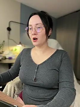 Kiss My Body online show from 02.04.26