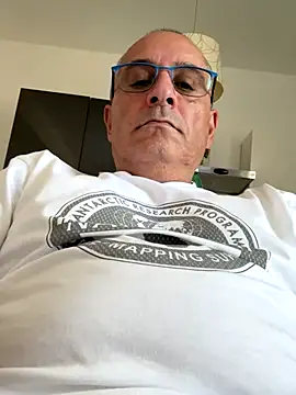 Snapshot of sempreilmio2 chatting on 09.18.25 sempreilmio2 online show from 09.18.25