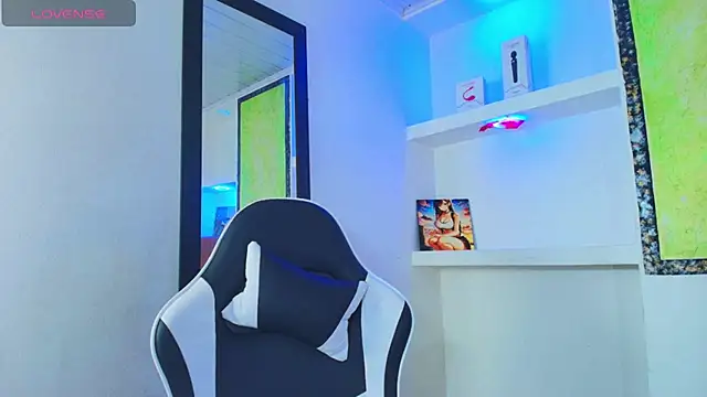 Snapshot of Miss_sparkle00 chatting on 10.17.25 Miss sparkle00 online show from 10.17.25