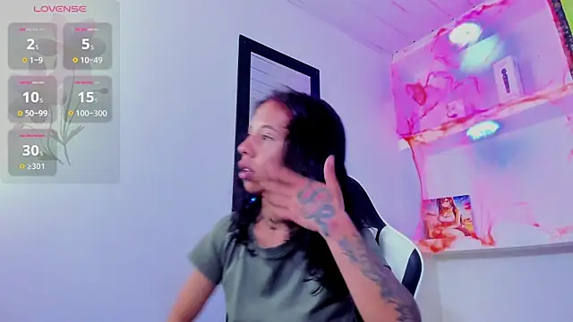 Snapshot of Miss_sparkle00 chatting on 10.29.25 Miss sparkle00 online show from 10.29.25