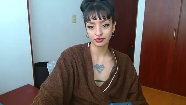 Snapshot of ravenvancleef chatting on 01.30.25 ravenvancleef online show from 01.30.25