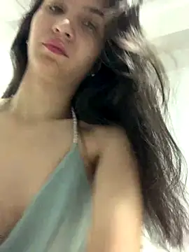 Bella still online show from 09.16.25