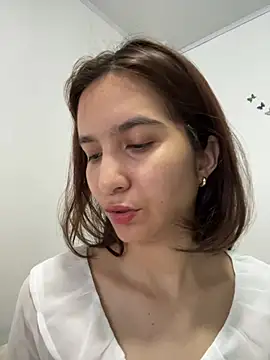 Snapshot of Bella_still chatting on 07.24.26 Bella still online show from 07.24.26