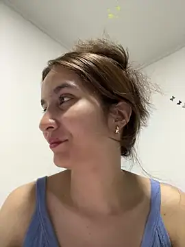 Snapshot of Bella_still chatting on 07.27.26 Bella still online show from 07.27.26
