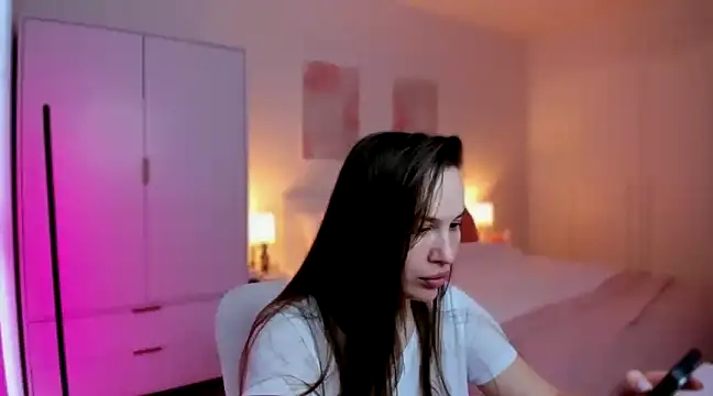 Snapshot of GoddessRoxana chatting on 01.17.25 GoddessRoxana online show from 01.17.25