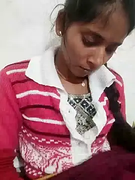 Snapshot of Divya-2007 chatting on 12.18.25 Divya-2007 online show from 12.18.25