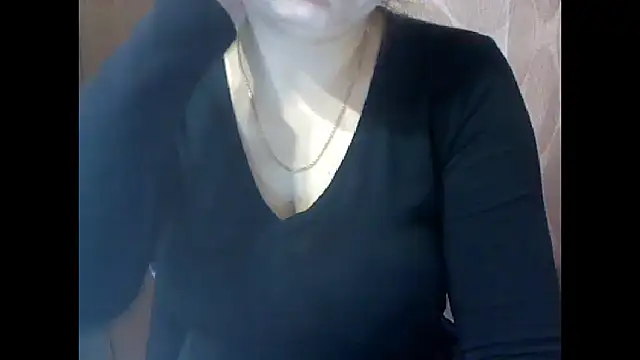 Snapshot of Allie_Janet chatting on 12.01.25 Allie Janet online show from 12.01.25