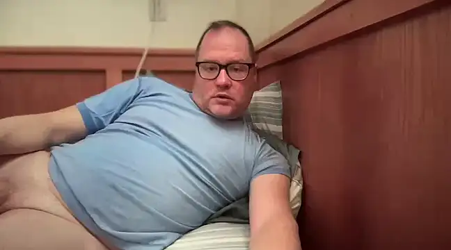 Snapshot of __DR3W__ chatting on 02.16.25 DR3W online show from 02.16.25