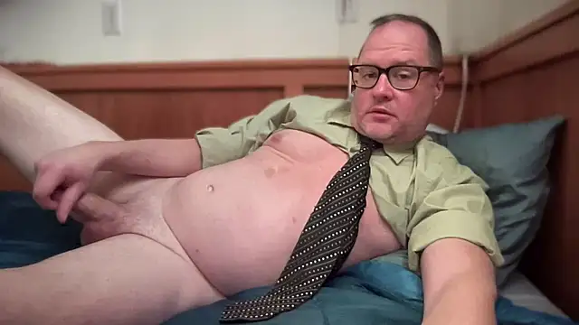 Snapshot of __DR3W__ chatting on 02.23.25 DR3W online show from 02.23.25