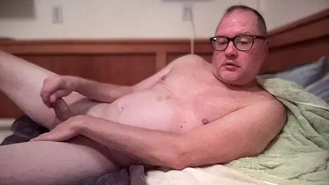 Snapshot of __DR3W__ chatting on 09.24.25 DR3W online show from 09.24.25