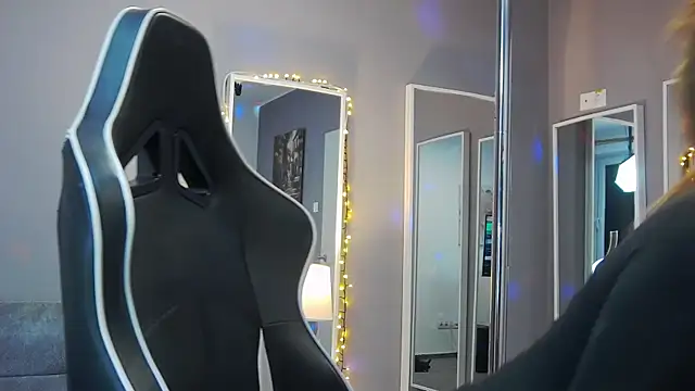 Snapshot of Eva_Lovvia_ chatting on 01.23.25 Eva Lovvia  online show from 01.23.25