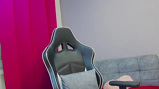 Snapshot of Eva_Lovvia_ chatting on 02.21.25 Eva Lovvia  online show from 02.21.25